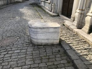 Binek Taşı, Cülüs Yolu