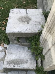 Binek Taşı, Şehzade Mehmet Camii Türbeler Kapısı