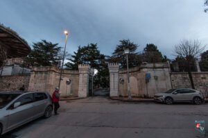 İstanbul Üniversitesi Harem Kapısı