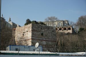 Marmara Surları, 6. Kule