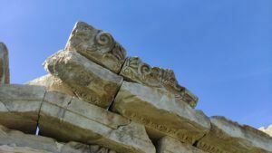 Magnesia Artemis Leukophyrene Tapınağı Alınlık Süslemeleri