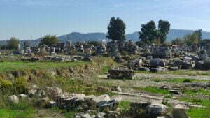 Magnesia Artemis Leukophyrene Tapınağı