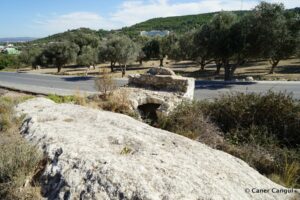 Helleki Çeşmesi Arkadan Görünümü