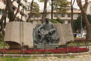 Süleyman Ferit Eczacıbaşı Heykeli
