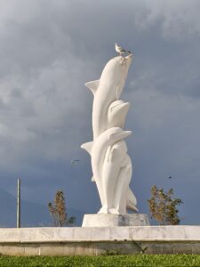 Uçan Yunuslar Heykeli, Karşıyaka 13 Uçan Yunuslar Heykeli, Karşıyaka