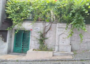 Bedevi Tekkesi Girişindeki Çeşme