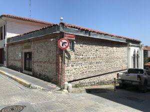 Sertarikzade Tekkesi Köşe Taşları