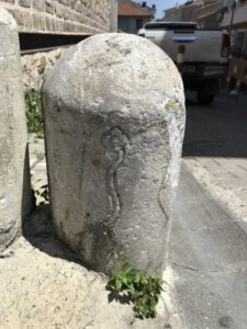 Sertarikzade Tekkesi Köşe Taşları