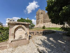 Kale Çeşmesi, Çandarlı 7 Kale Çeşmesi, Çandarlı