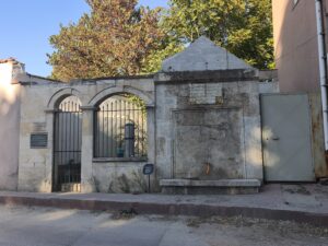 Kesikbaş Baba Kabri ve Ömer Efendizade Çeşmesi