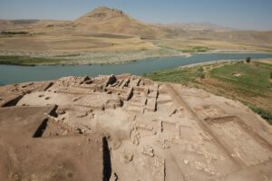 Siirt-Türbe Höyük Kazısı ve Botan Vadisi