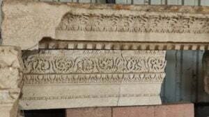 Magnesia Kütüphanesi