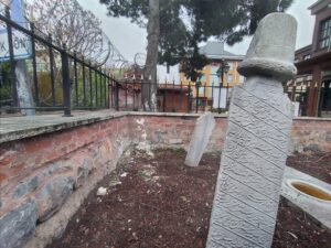 Kartal Baba Tekkesi Haziresi Mezar Taşı
