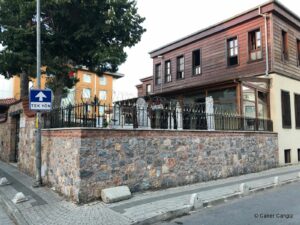 Kartal Baba Tekkesi Haziresi