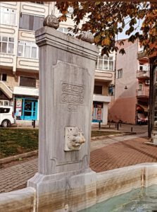 2. Abdülhamit Çeşmesinin Ön Yüzündeki Kitabe