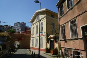 Tarkmanças Ermeni Okulu