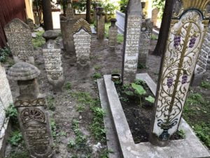Hoca Üveys Camii Haziresi