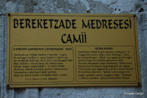 Bereketzade Medresesi Camii Kitabesi Açıklaması