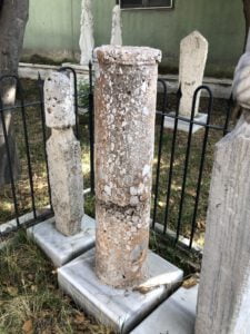 Kürkçübaşı Ahmet Şemsettin Camii Haziresi Sadaka Taşı