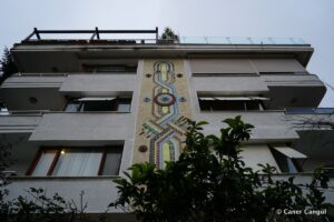 Özatalar Apartmanı Seramik Panosu