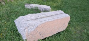 Surp Asdvadzadzin Ermeni Manastırı Mezarlığı'ndaki taşlar