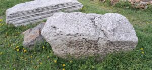 Surp Asdvadzadzin Ermeni Manastırı Mezarlığı'ndaki taşlar