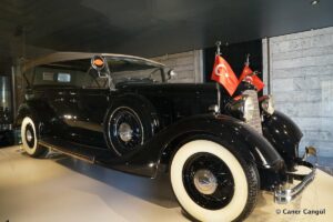 Barış Kulesi'nde sergilenen araç