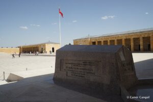 İsmet İnönü Lahdi