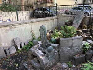 Sarı Güzel Camii Haziresi