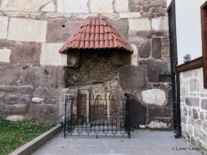 Sultan Alaeddin Camii Avlu Mihrabiyesi