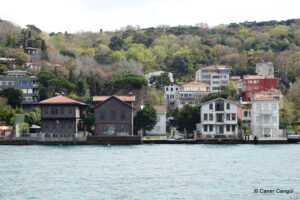 En solda Baştımar ve Arapzadeler Yalısı