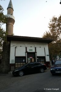 Üç Kurnalı Camii
