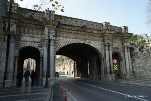 Çırağan Sarayı Geçidi