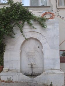 Taksiyarhis Çeşmesi