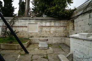 Atik Valide Camii Su Kuyusu