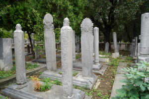 Emin Baba Tekkesi Haziresi.jpg