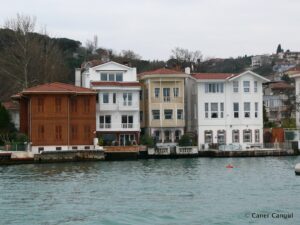 Mehmet Arif Bey Yalısı (En sağda)