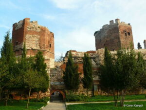 Küçük Blakhernai Kapısı