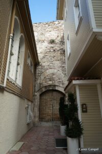 Sur-i Sultani 12. Burç ile 13. Burç Arasındaki Koltuk Kapısı