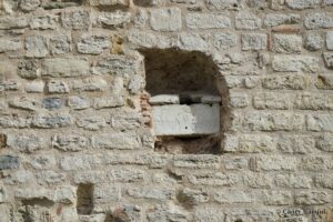 Sur-i Sultani 6. Burç ile 7. Burç Arasındaki Dur Suvarındaki Lahit Tekne