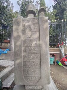 Üçlü Mezar Taşı