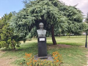 İsmet İnönü Büstü