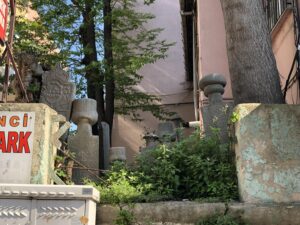 Şemi Molla Mektebi Sokağı Mezarlığı