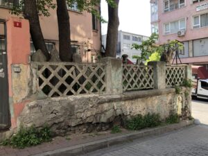 Şemi Molla Mektebi Sokağı Mezarlığı