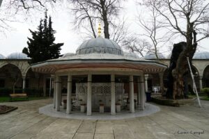 Atik Valide Camii Şadırvanı