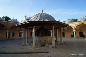 Zal Mahmut Paşa Camii Şadırvanı