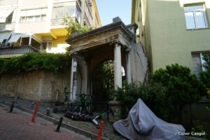 Celal Bey Konağı Anıtsal Giriş Kapısı