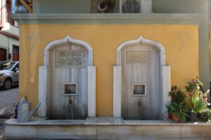 Çarşı Çeşmesi, Tirilye