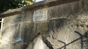 Halil Efendi Camii Çeşmesi Kitabesi ve Laleli Vazo Motifi