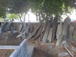 Marmara Adası Merkez Mezarlığı